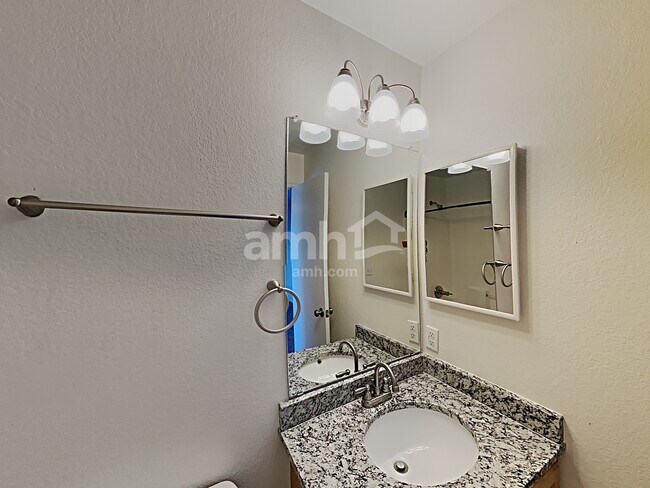 Building Photo - 11762 Elizabeth Cir