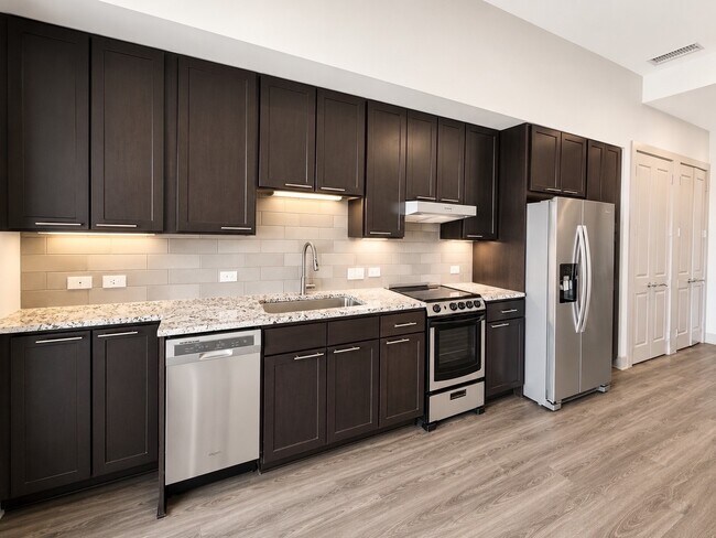 Building Photo - 9787 Katy Fwy