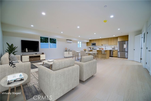 Building Photo - 259 S Ave 54