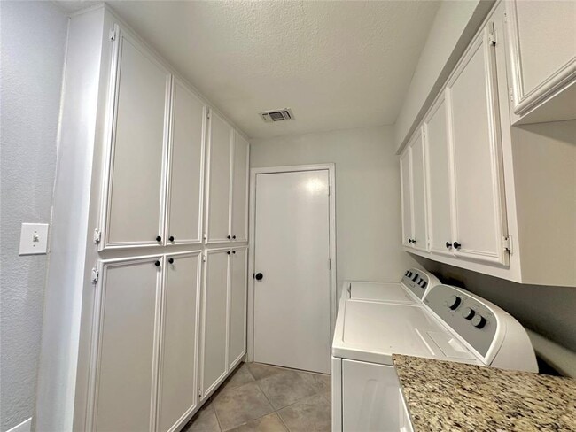 Building Photo - 11740 D-K Ranch Rd