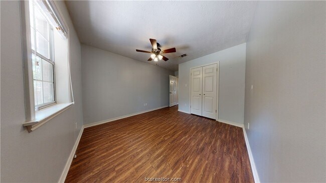 Building Photo - 1215 Glade St