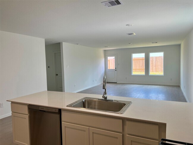 Building Photo - 15716 Plum Brk Dr