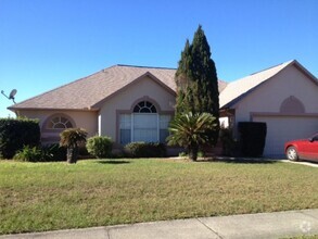 Building Photo - "Charming 4-Bed, 2-Bath St. Cloud Gem with...