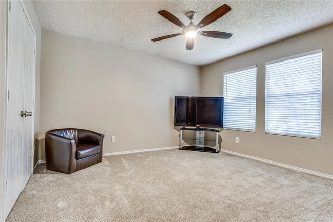 Building Photo - 4612 Wedgewood Dr