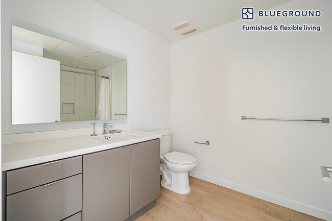Building Photo - 310 Del Sol Dr