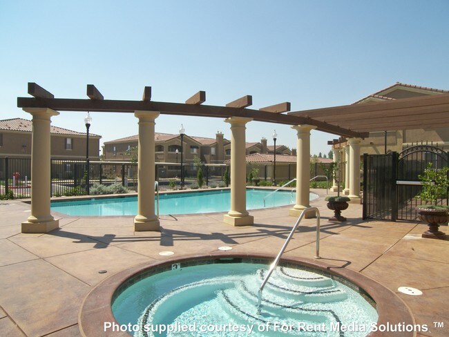 Building Photo - CASTELLINO @ LAGUNA WEST