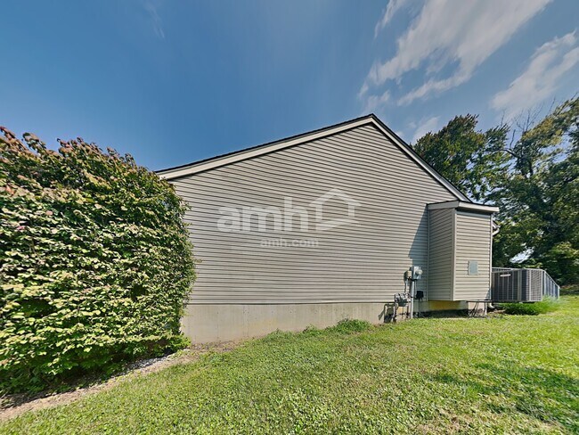 Building Photo - 1335 Wingate Dr