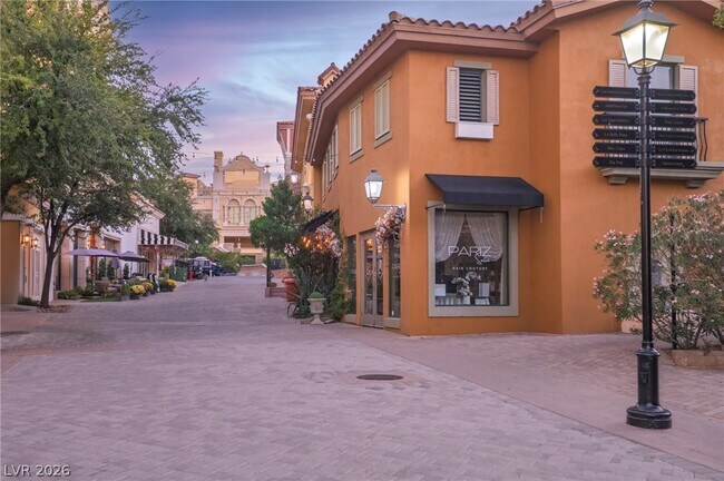 Building Photo - 9 Porto Malaga St