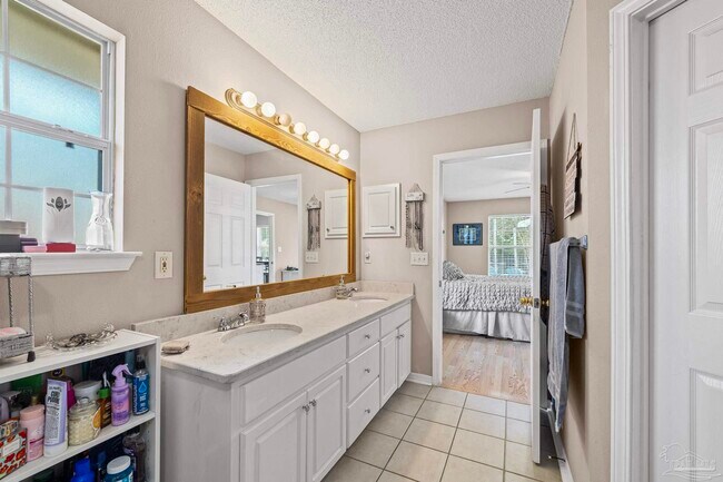 Building Photo - 8092 Hartington Dr