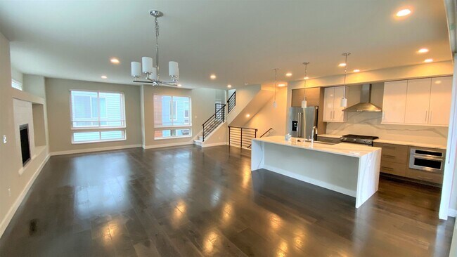 Building Photo - Modern 4BR Townhome in Prime Bellevue | AC | Bellevue Schools | Minutes to Microsoft