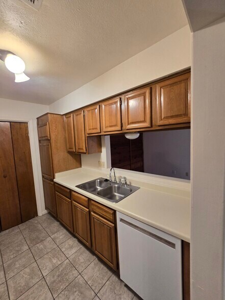 Building Photo - 2904 Forest Bnd