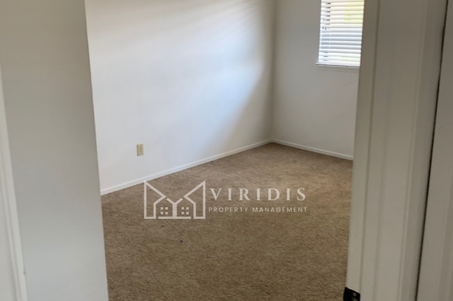 Building Photo - 1001 Mohawk St