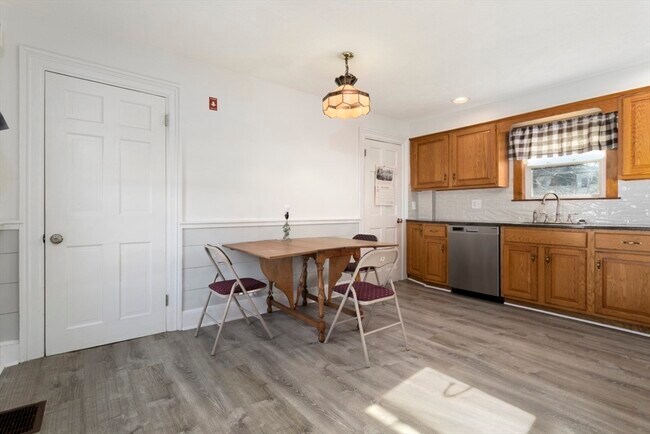 Building Photo - 128 Woburn St