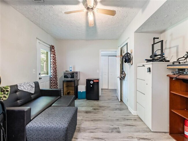 Building Photo - 443 Rhett Dr