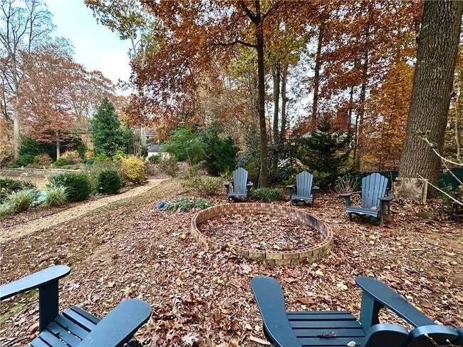 Building Photo - 3232 Brookview Rd