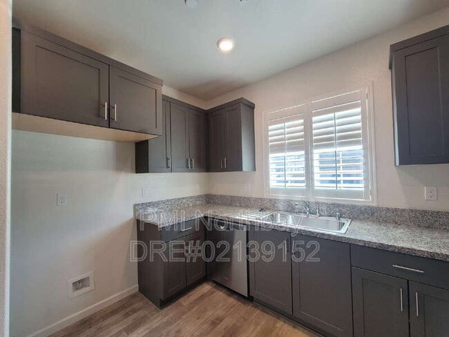 Building Photo - 1476 Descanso Ln