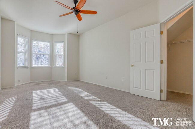 Building Photo - Spacious Ground-Level 2BD Condo with Garage & Resort-Style Amenities