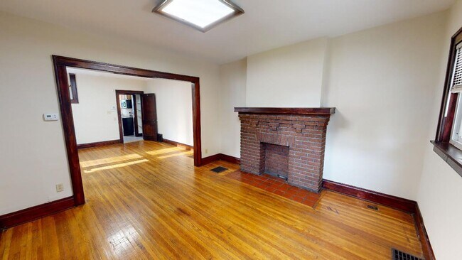 Building Photo - 219-221 Clinton Street