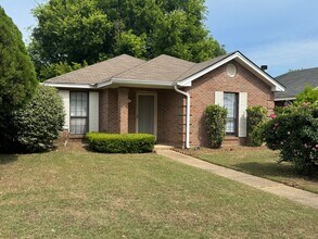 Building Photo - Patio Home with Great Location
