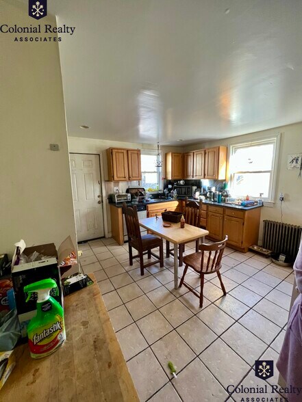 Building Photo - 40 Hooker St