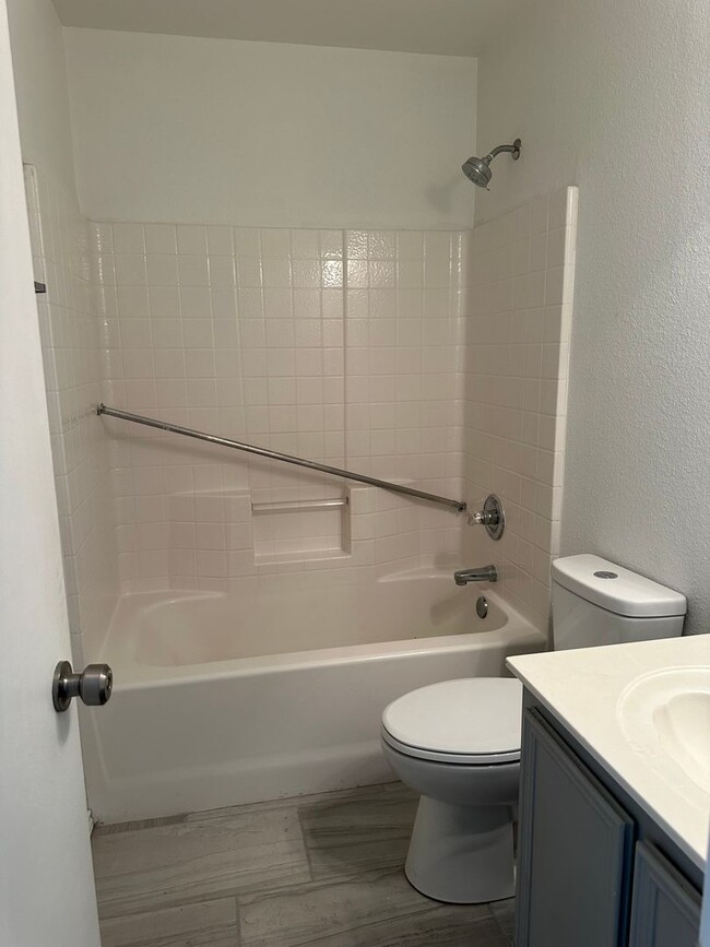 Building Photo - TWO WEEKS FREE RENT!!!!! Newly Remodeled K...