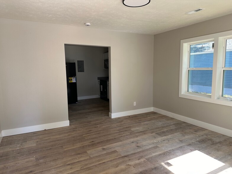 Building Photo - 451 W Lombard St