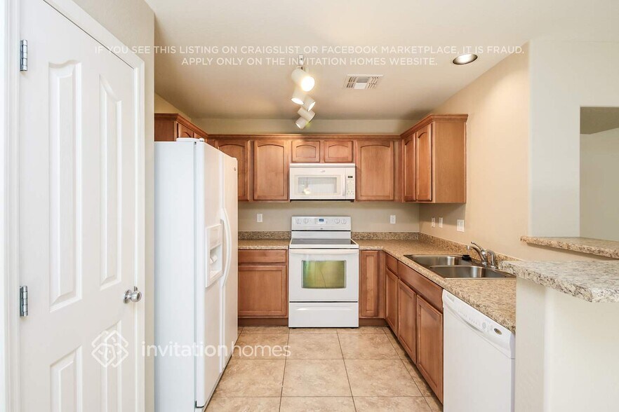 Building Photo - 1039 S Deerfield Ln