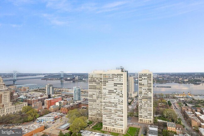 Building Photo - 200 Locust St