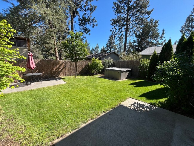 Building Photo - Nicely Update Home in Great Location with Hot Tub Care Included
