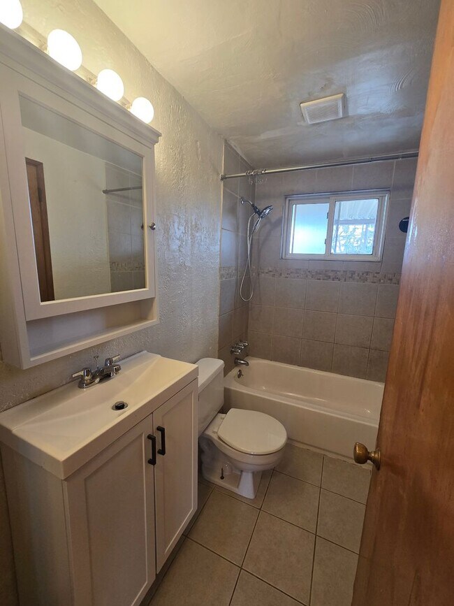 Building Photo - 3 Bedroom 2 Bathroom House - Penn Hills School District - AVAILABLE NOW