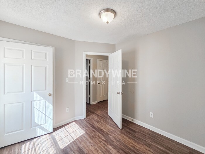 Building Photo - 2050 Tudor Dr