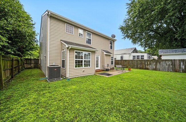 Building Photo - LARGE 4 BEDROOM HOME NEAR MILITARY BASE AND BAY
