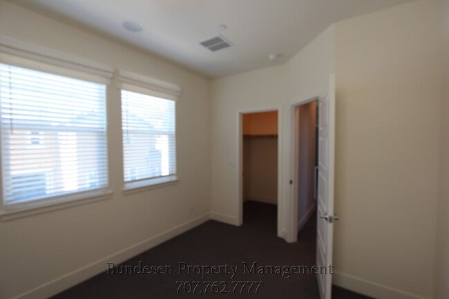 Building Photo - 5350 Kelliann Pl