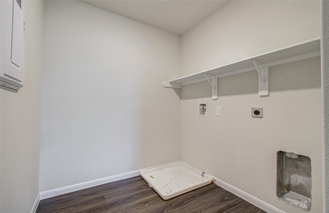 Building Photo - 6315 Lakeview Haven Dr