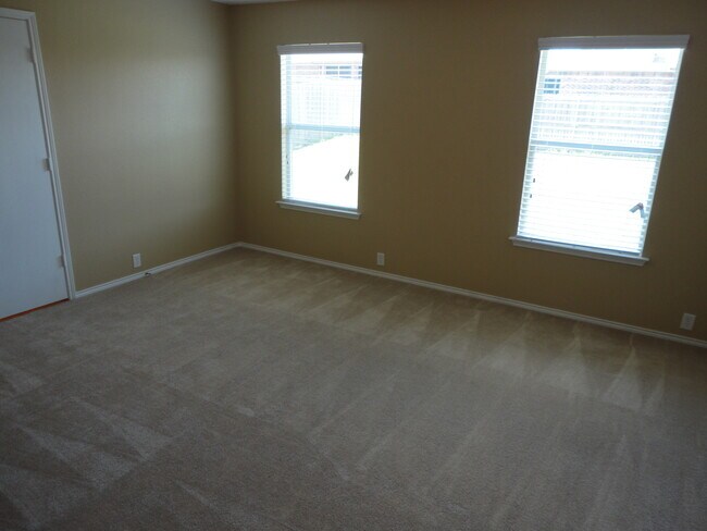 Building Photo - 1505 Shady Shores Dr