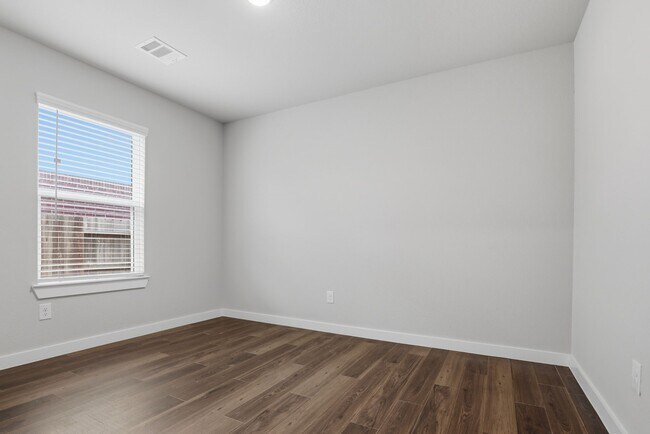 Building Photo - 3318 Trl Vw Dr