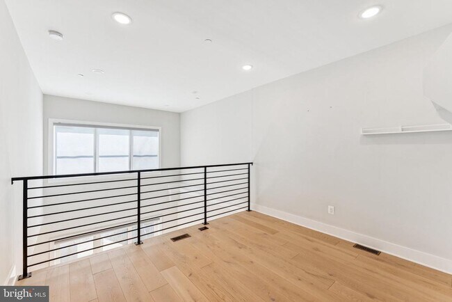 Building Photo - 1705 Trinidad Ave NE