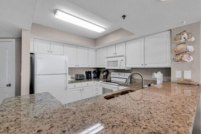 Building Photo - 2560 N Ocean Blvd