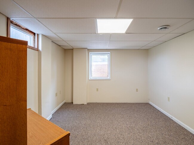 Building Photo - Welcome to ECoe House!