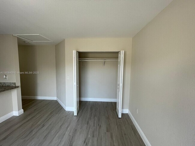 Building Photo - 1471 NW 22nd Ct