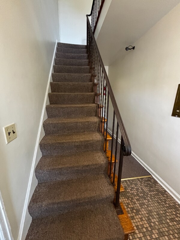 Building Photo - 142 N Riverview Dr