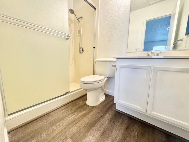 Building Photo - LIMITED TIME ONLY!! TAKE POSSESSION BY JUNE 1ST & RECEIVE ONE MONTH FREE RENT!! In this comfortab...