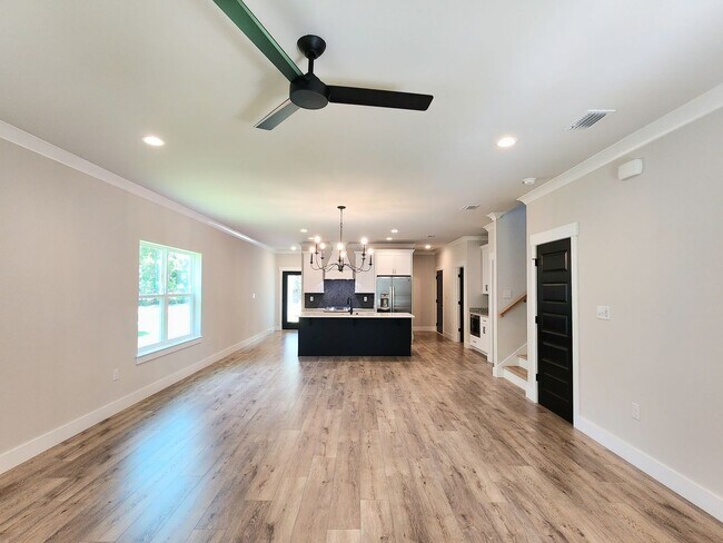 Building Photo - Stunning new executive home in Gulf Shores!