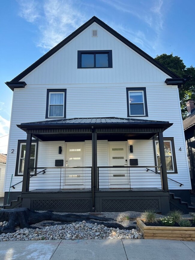 Building Photo - Gorgeous three bedroom in the heart of Par...