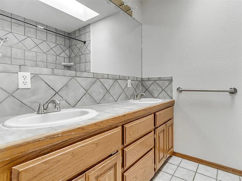 Building Photo - 3609 Hampton Ct