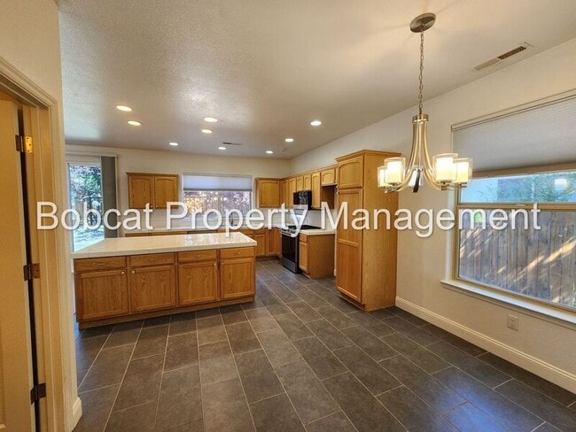 Building Photo - 1240 Flintwood Dr