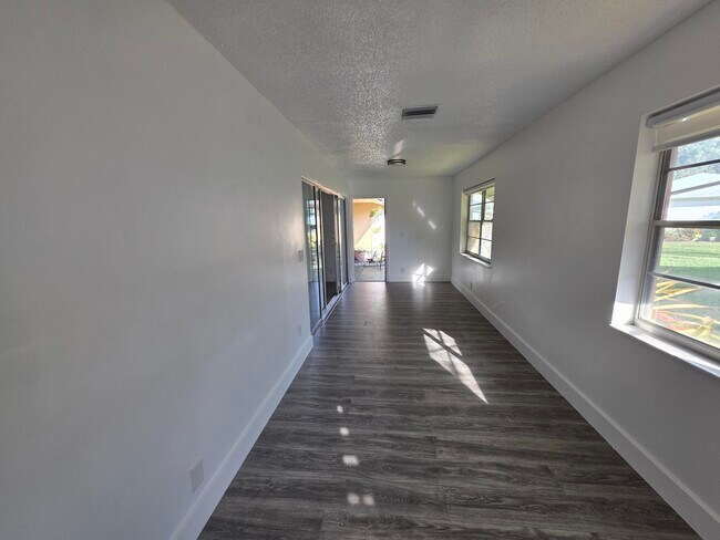 Building Photo - 718 Whippoorwill Ln