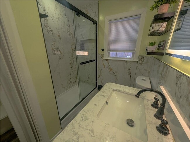 Building Photo - 136 Chatham St