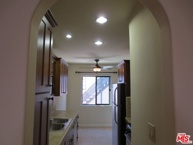 Building Photo - 632 N Sweetzer Ave