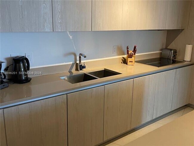 Building Photo - 4111 S Ocean Dr